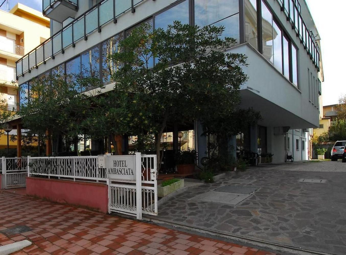 Hotel Ambasciata チェゼナーティコ エクステリア 写真