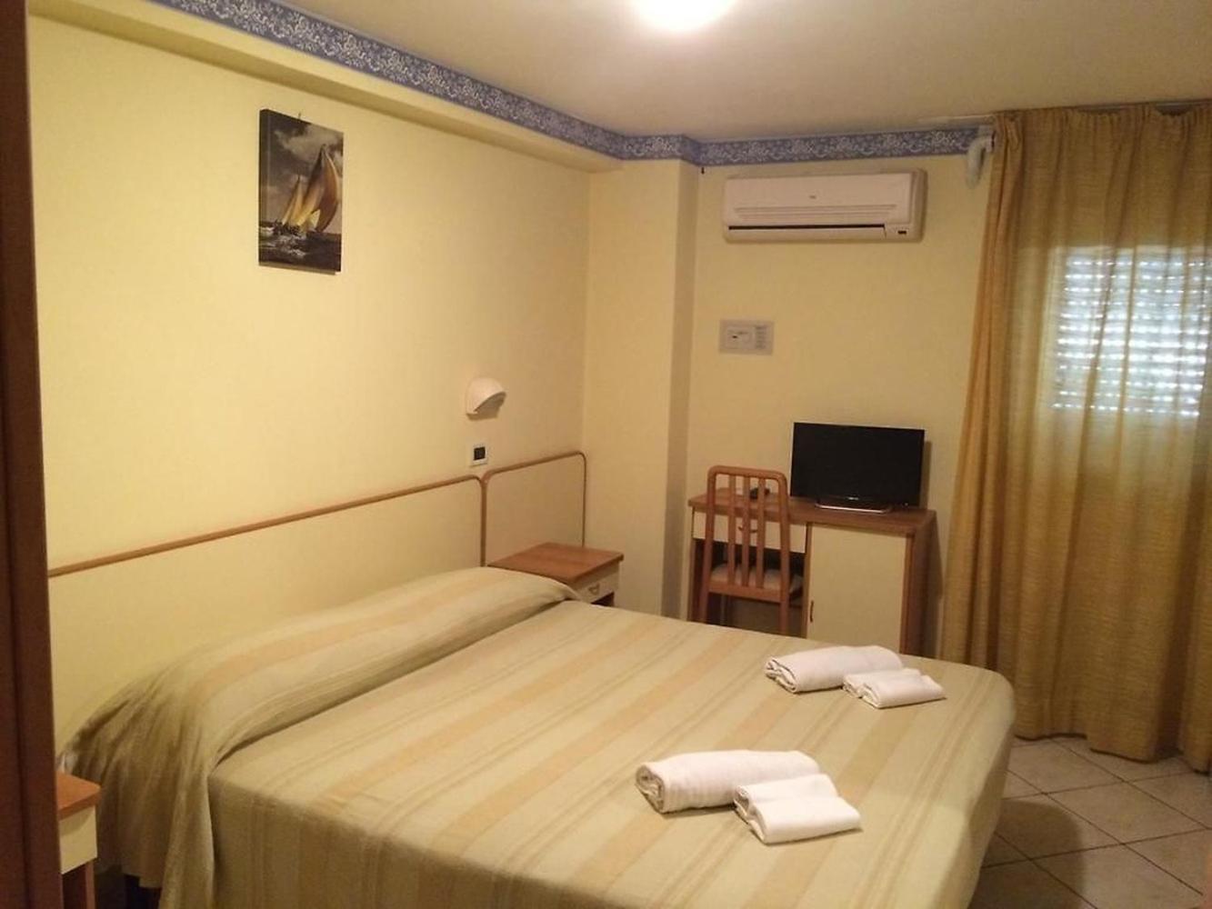 Hotel Ambasciata チェゼナーティコ エクステリア 写真