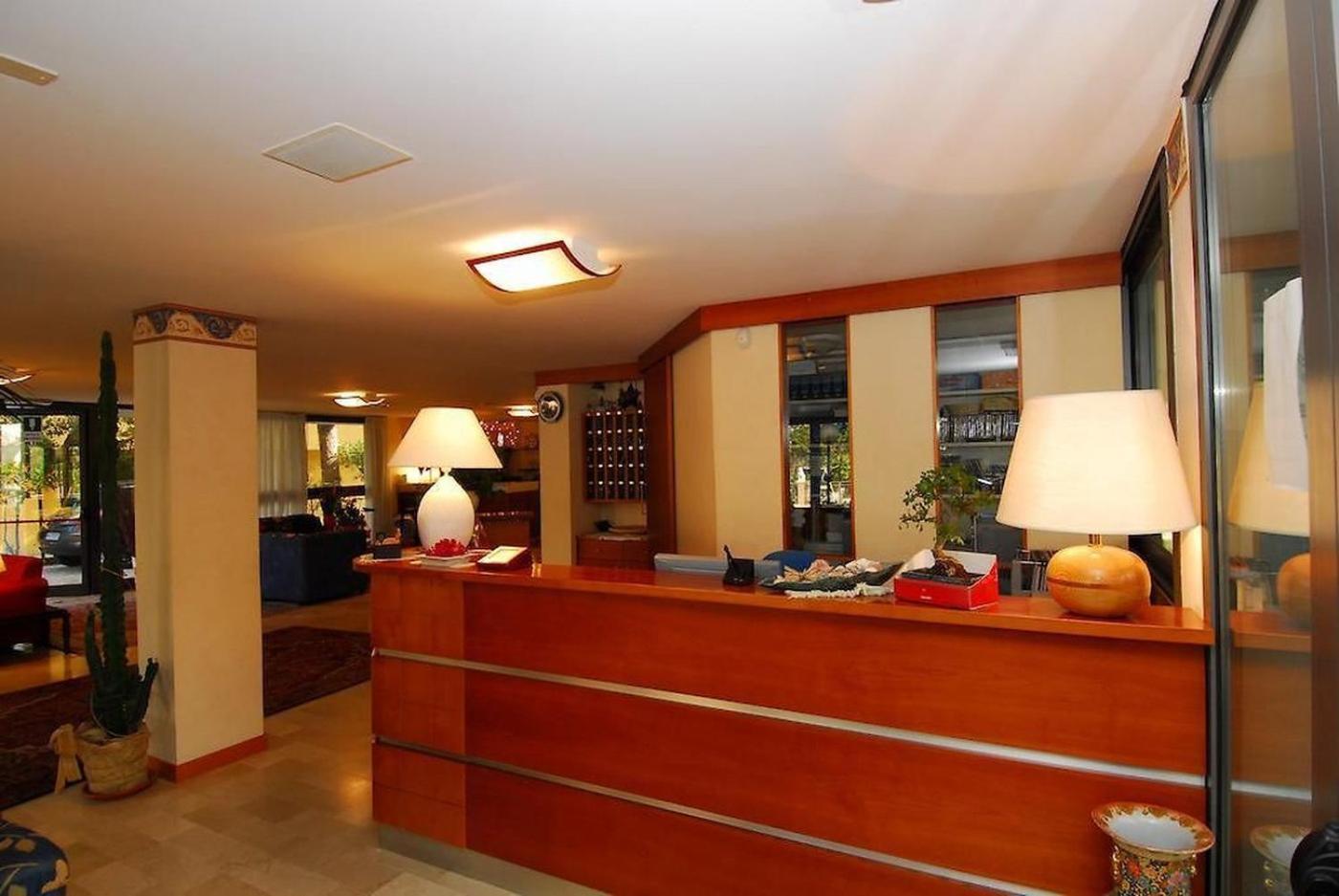 Hotel Ambasciata チェゼナーティコ エクステリア 写真