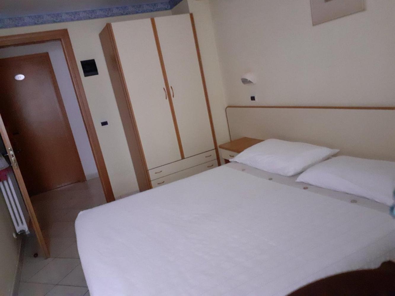 Hotel Ambasciata チェゼナーティコ エクステリア 写真