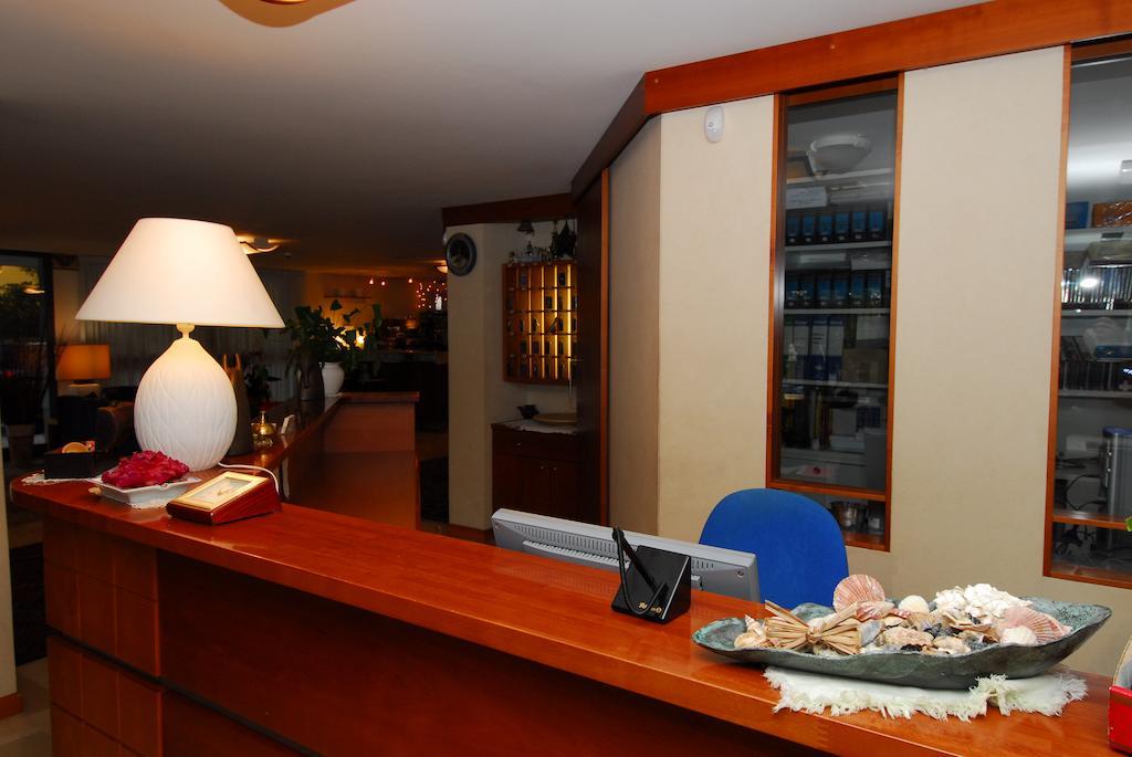 Hotel Ambasciata チェゼナーティコ エクステリア 写真
