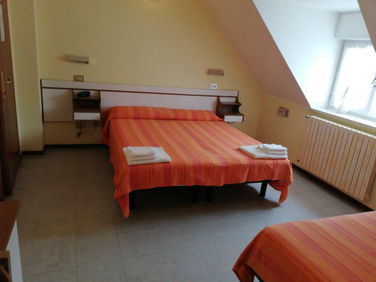 Hotel Ambasciata チェゼナーティコ エクステリア 写真